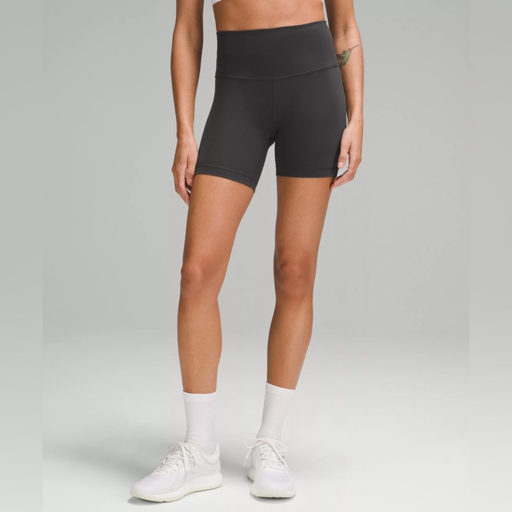 Wunder Train High-Rise Short 6"
Graphite grey
